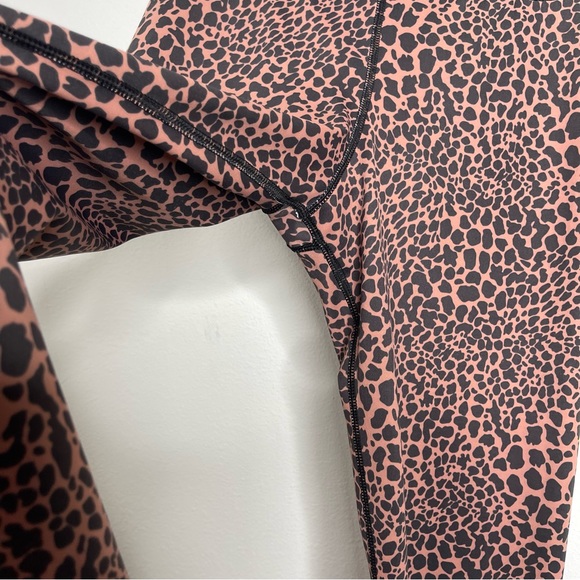 Beach Riot Sport Piper Leggings Size M Animal Print Hearts High Waisted - Picture 10 of 14